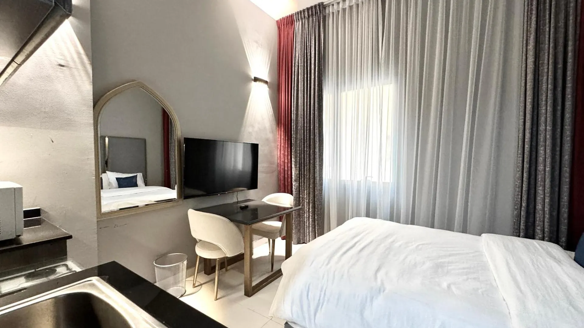 Al Manara Classic Deluxe Studio Dubai
